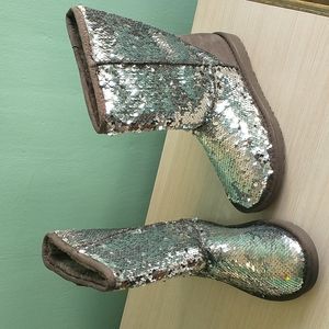 Hot Tomato Glittering Silver Sequin Boots w/Faux Fur Inside